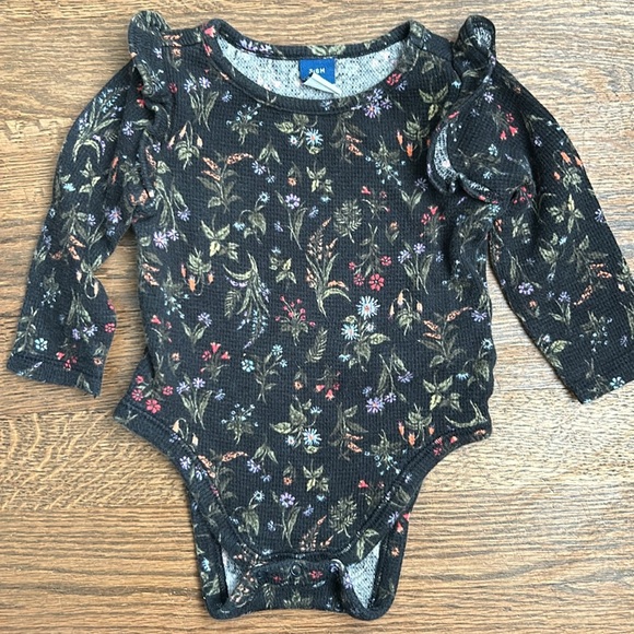 Old Navy Ruffle Ribbed Floral Onesie and Pants Set, Size 3-6 Months - Picture 2 of 7